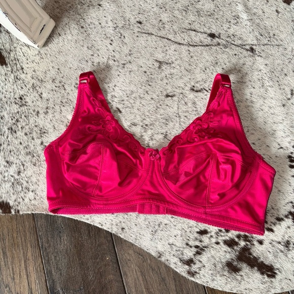 Body Embrace Eyelet Detail Pink Bra - Picture 2 of 3